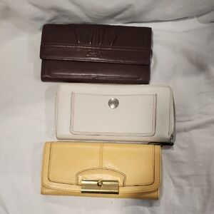 Brown, White, and Yellow Women's Coach Wallet Set